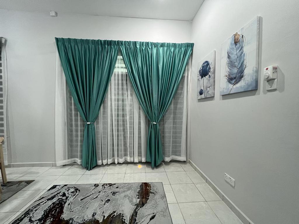D'Sara Homestay Fully Furnished 3 Bedrooms All Aircond 2 Miles Centre Chukai Exterior foto
