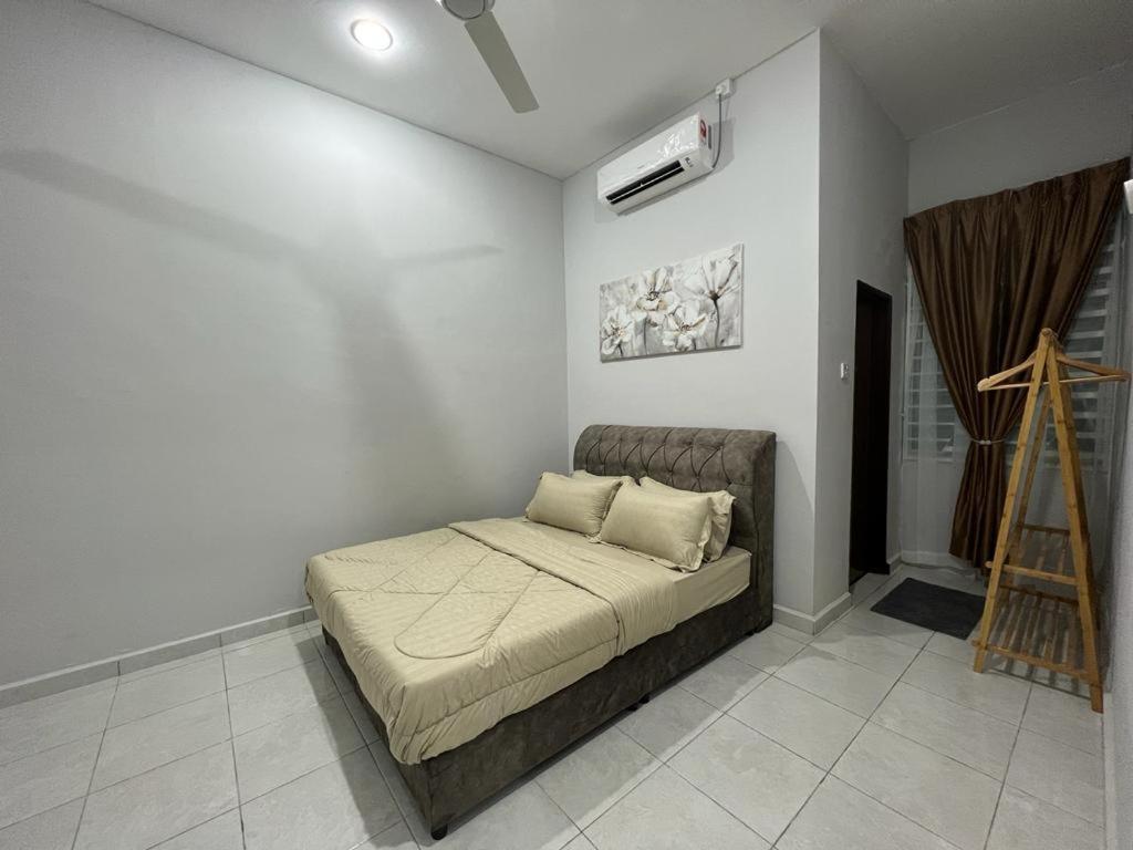 D'Sara Homestay Fully Furnished 3 Bedrooms All Aircond 2 Miles Centre Chukai Exterior foto