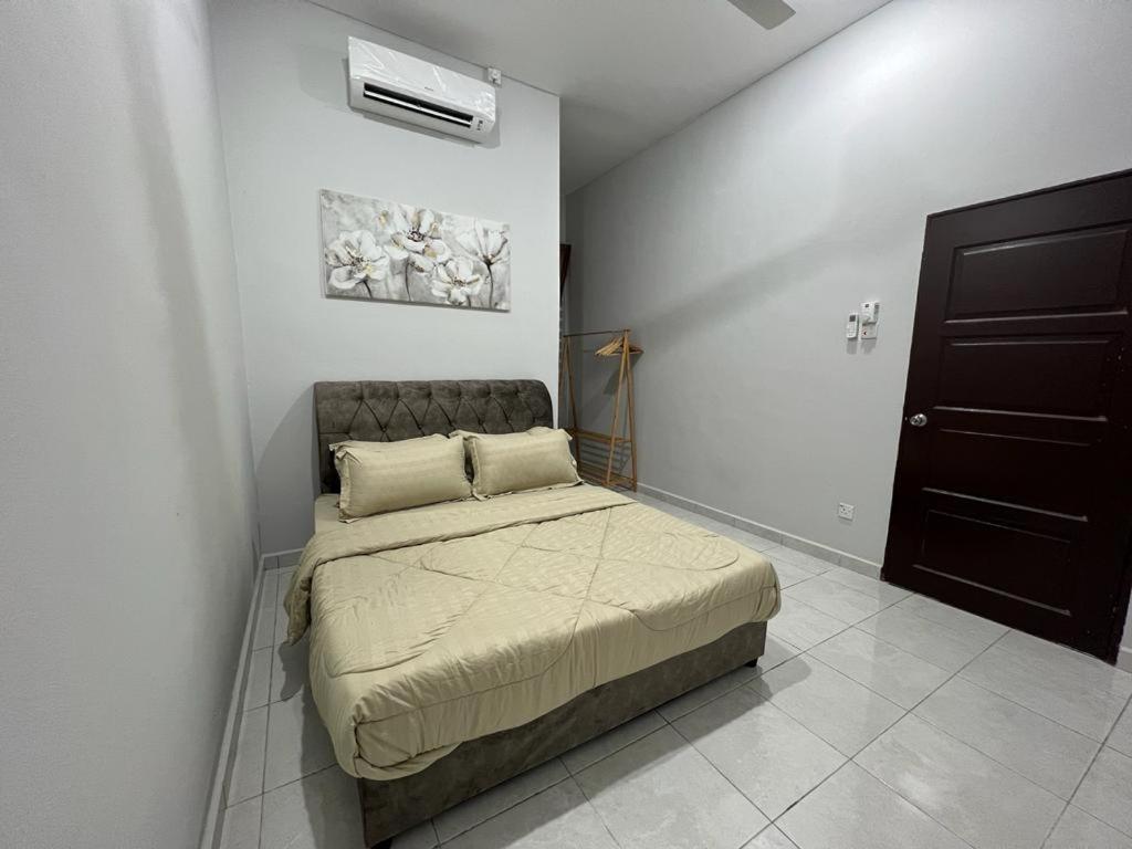D'Sara Homestay Fully Furnished 3 Bedrooms All Aircond 2 Miles Centre Chukai Exterior foto