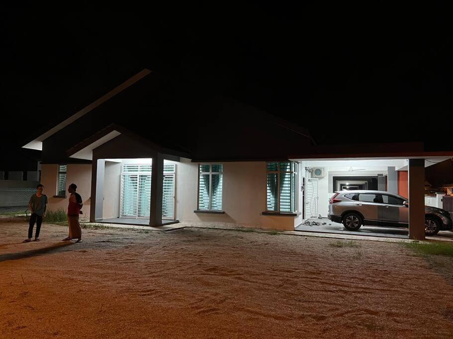 D'Sara Homestay Fully Furnished 3 Bedrooms All Aircond 2 Miles Centre Chukai Exterior foto
