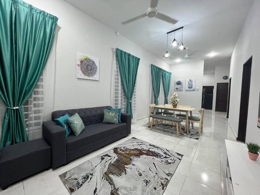 D'Sara Homestay Fully Furnished 3 Bedrooms All Aircond 2 Miles Centre Chukai Exterior foto