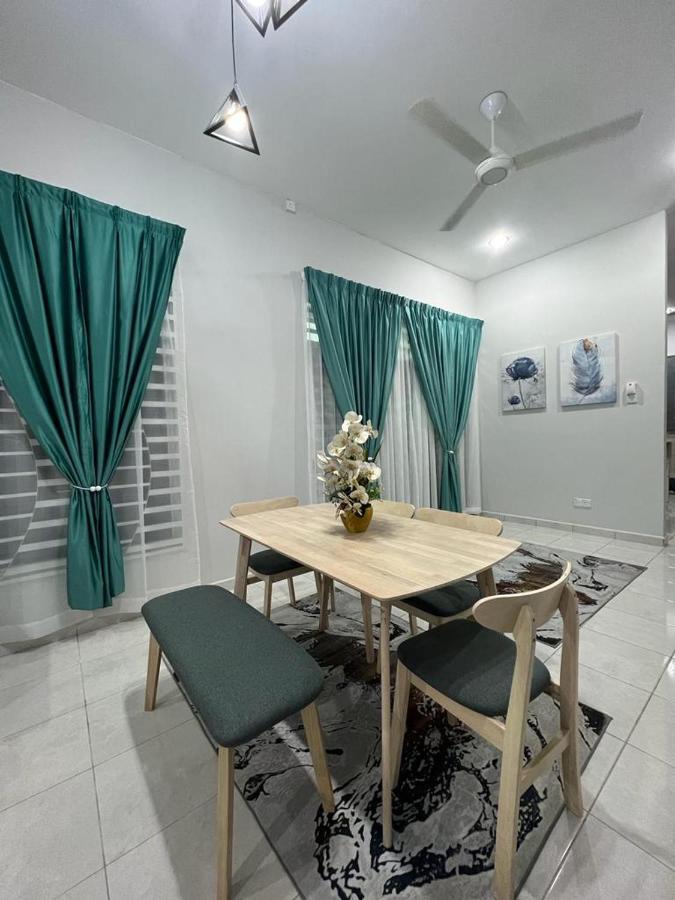 D'Sara Homestay Fully Furnished 3 Bedrooms All Aircond 2 Miles Centre Chukai Exterior foto