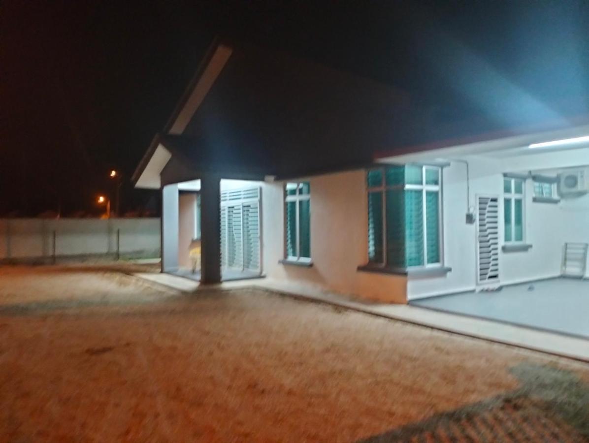 D'Sara Homestay Fully Furnished 3 Bedrooms All Aircond 2 Miles Centre Chukai Exterior foto